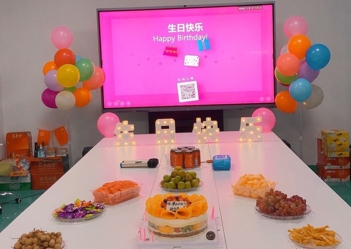 ポゴピンの従業員の誕生日を祝うためのヒューマニスティックケア