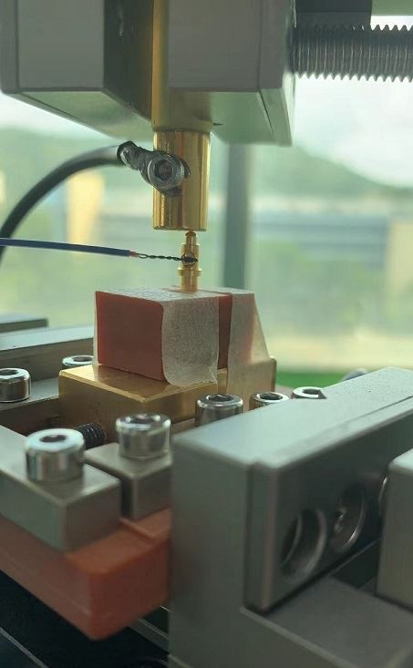 高電流ポゴピン試験